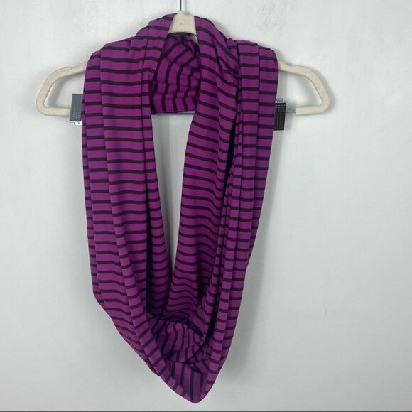 Lululemon Vinyasa Scarf Purple Stripe Bordeaux Snaps Cozy Yoga Winter Infinity - Picture 10 of 15